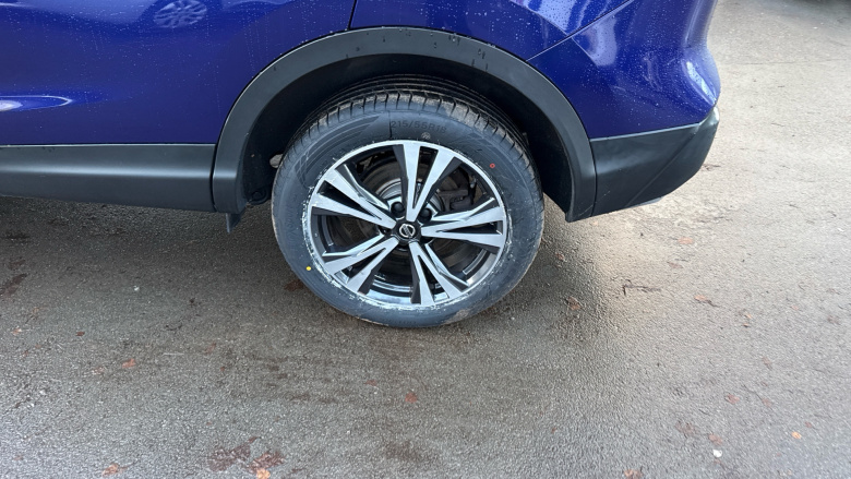 Nissan Qashqai 1.3 DiG-T 160 N-Connecta 5dr Petrol Hatchback